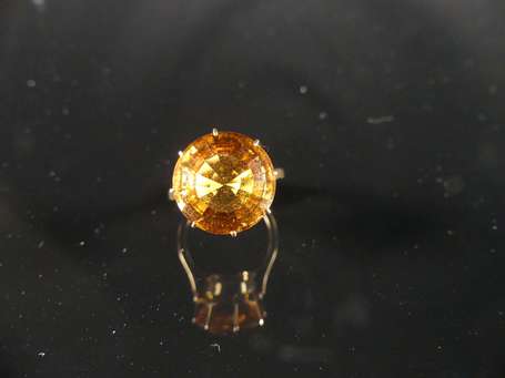 Bague en or jaune 18K (750°/00) sertie griffes 