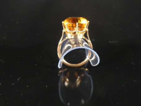 Bague en or jaune 18K (750°/00) sertie griffes 