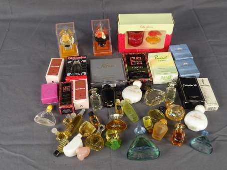 Divers parfumeurs environ 40 miniatures à parfum 