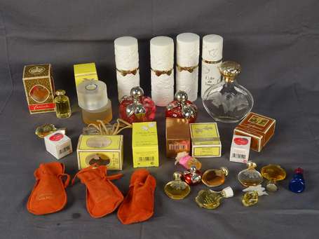 Nina Ricci, lot de vapos miniatures et divers vide