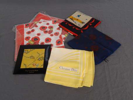 Lot de foulards comprenant: - CHRISTIAN DIOR, 