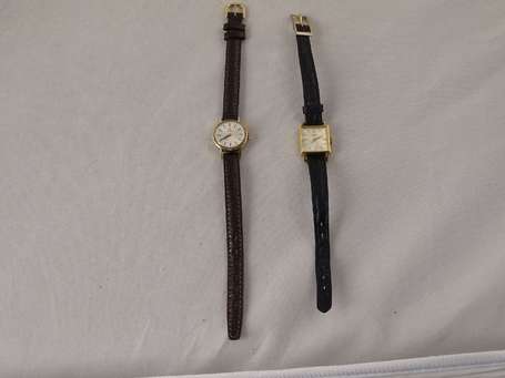 Deux Montres bracelet femme, le boitier or 