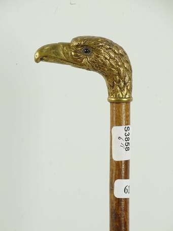 Canne à fut de roseau, le pommeau tête d'aigle de 