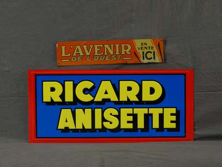 RICARD ANISETTE : Bandeau en tôle embossée. 49 x 