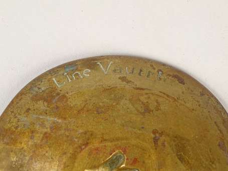 LINE VAUTRIN (1913-1997) Coupelle en bronze 
