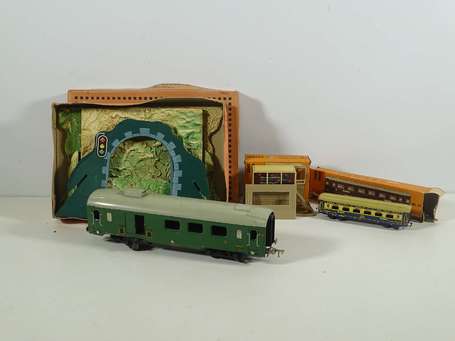 Coffret Jep avec loco mécanique ,train et divers