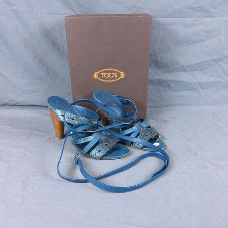 TOD'S - Paire de sandales cuir bleu. P. 38 1/2