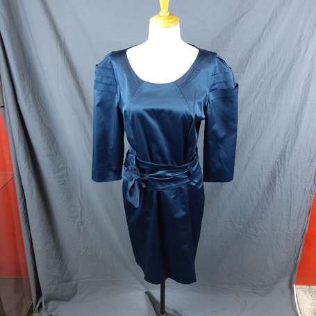 MANIGANCE - Robe droite en satin marine. T. 42