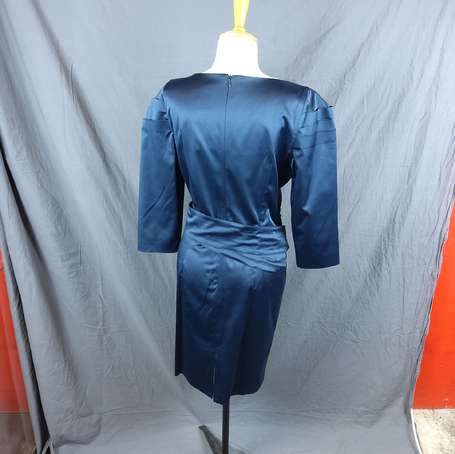 MANIGANCE - Robe droite en satin marine. T. 42