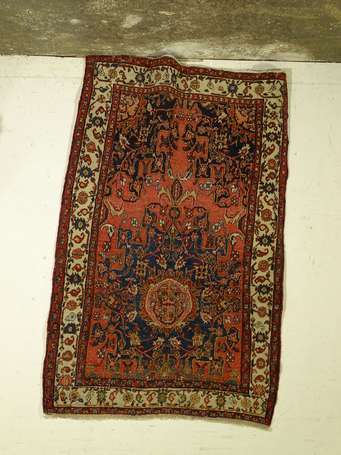 Tapis iranien en laine et coton. 197 x 124 cm 