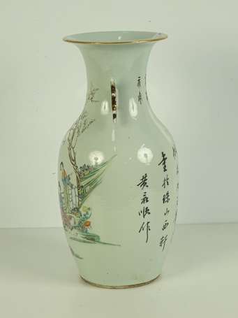 CHINE Vase balustre en porcelaine, décor 