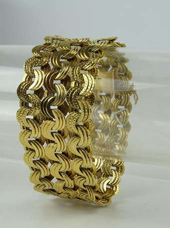Bracelet ruban en or 750°/°°° il est composé d'un 