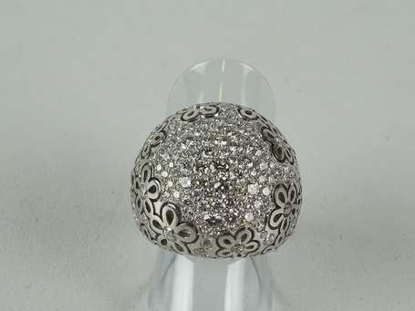 Bague boule en or blanc 750°/°°° pavage de 