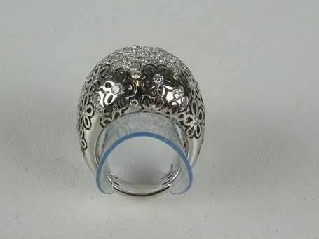 Bague boule en or blanc 750°/°°° pavage de 