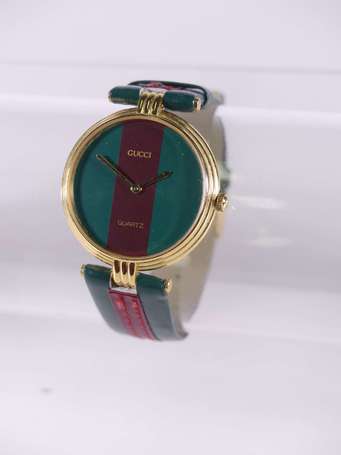 GUCCI - Montre bracelet, le boitier rond en métal 