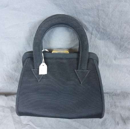 DIOR Petit sac pochette rigide en toile noire, un 