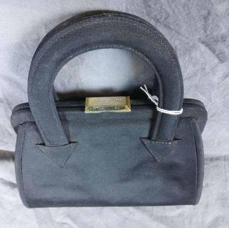 DIOR Petit sac pochette rigide en toile noire, un 