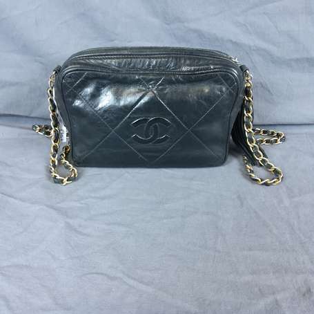 CHANEL Sac pochette porté épaule en agneau noir 