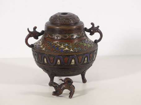 ASIE DU SUD EST - Vase couvert en bronze à décor 