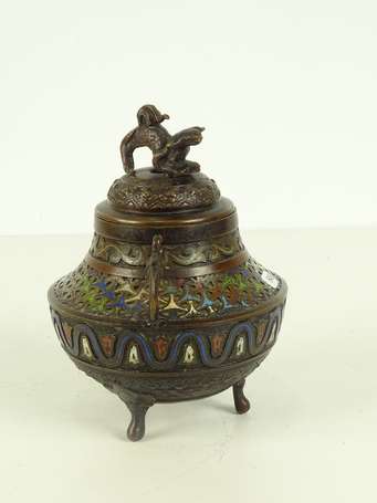 ASIE DU SUD EST - Vase couvert en bronze à décor 