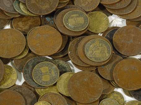 Dans une bourse gros lot de monnaies françaises 