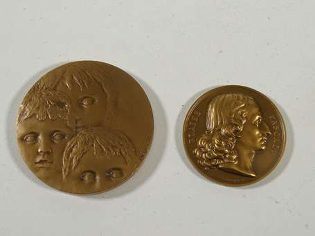 Lot de 2 médailles en bronze. Blaise Pascal + 