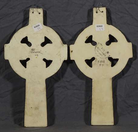 HB QUIMPER - Deux croix celtiques en faïence à 