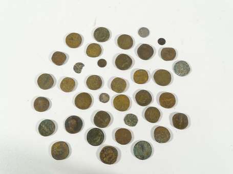 Lot de pièces en bronze dont romaine en l'état