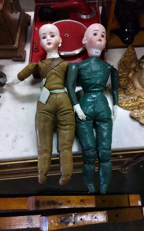 2 têtes en  porcelaine Fleichman marquée 