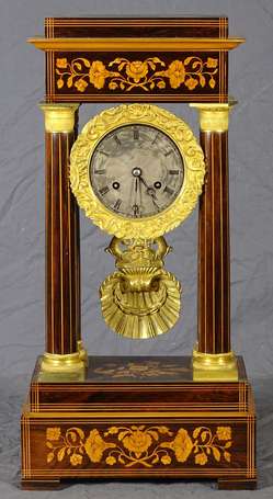 Pendule portique en placage de palissandre à décor