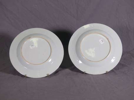 CHINE - Paire d'assiettes en porcelaine à décor 