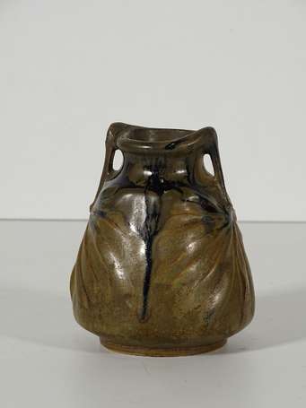 DENBAC - Petit vase à deux anses en grès brun à 