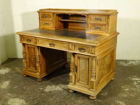 Bureau à gradin en bois de placage, le gradin 