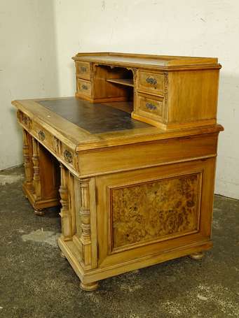 Bureau à gradin en bois de placage, le gradin 