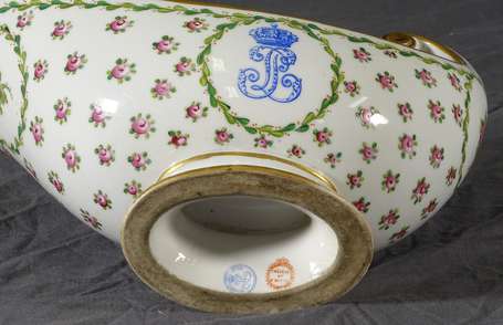 Saucière en porcelaine à décor polychrome des 