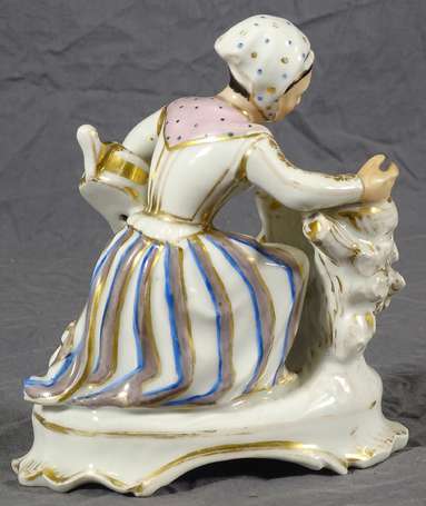 Encrier en porcelaine à décor d'une femme aux 