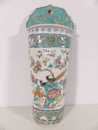 CANTON - Bouquetière d'applique en porcelaine à 