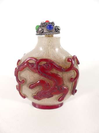 CHINE - Tabatière en verre bicouche à décor de 