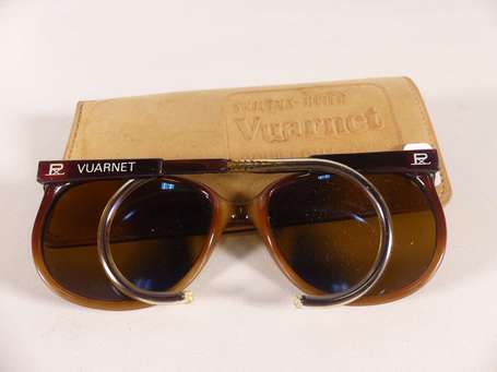 VUARNET - Paire de lunettes de soleil en plastique