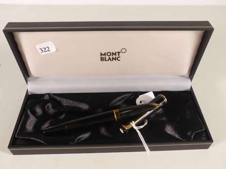 MONTBLANC - Stylo plume n° 24 en laque noire. Dans