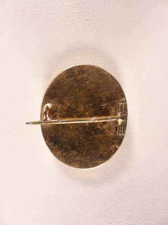 Broche en or jaune 18K (750°/00) montée d'un camée