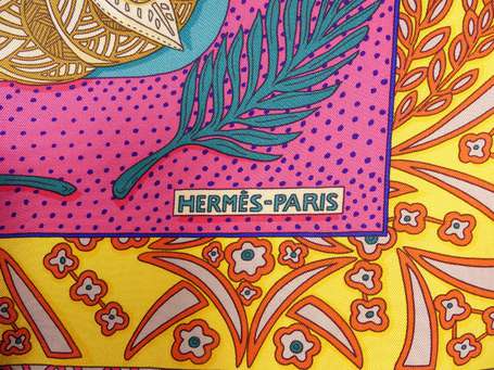 HERMES Paris - Carré en twill de soie imprimé et 