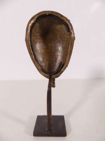 Charmant pendentif en bronze, technique de la 