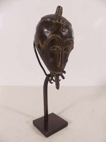 Très joli petit masque trésor en bronze, technique