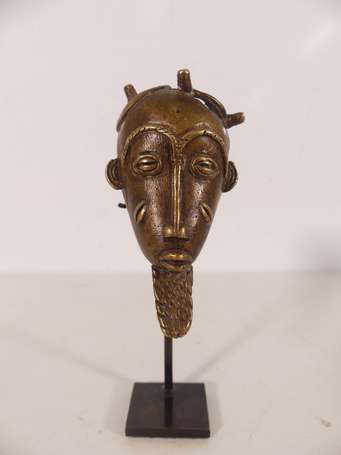 Intéressant petit masque trésor en bronze, 