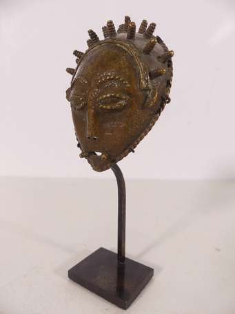 Ténébreux petit masque trésor en bronze, technique