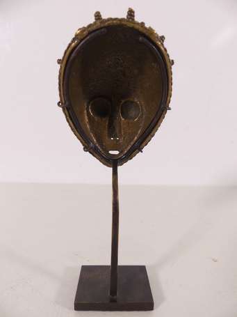 Ténébreux petit masque trésor en bronze, technique
