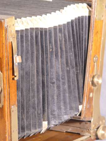 Chambre photographique en acajou et laiton, 