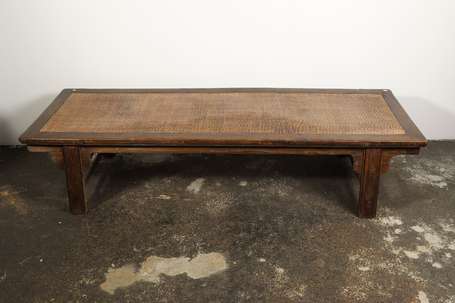 ASIE DU SUD-EST - Importante table basse en bois 