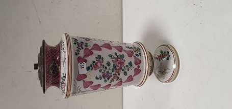 SAMSON - Vase sur piédouche en porcelaine à décor 